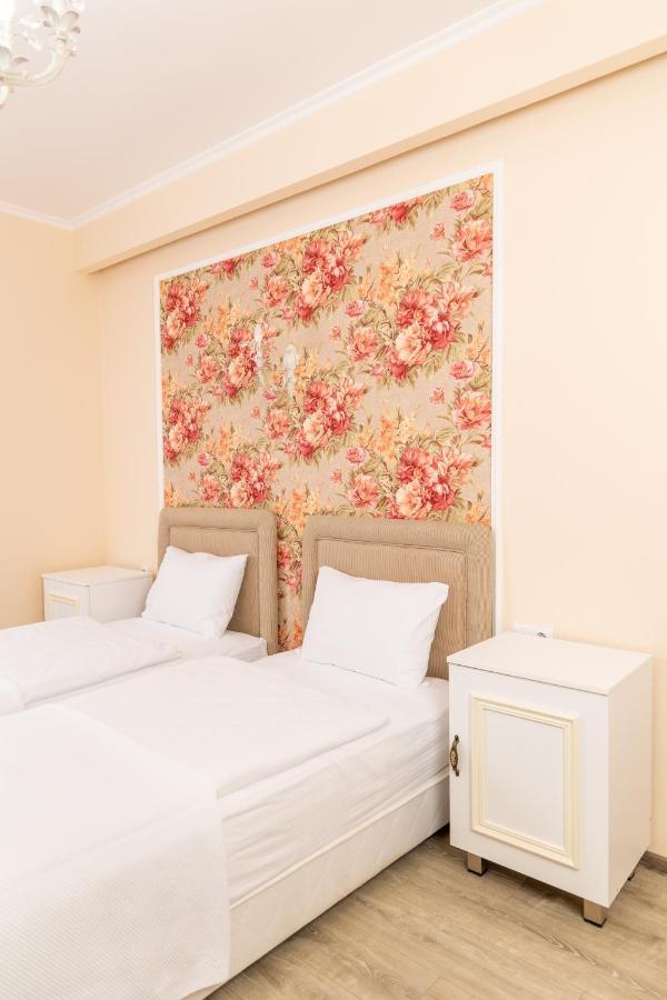 Rose Hotel Vake ティビリシ エクステリア 写真